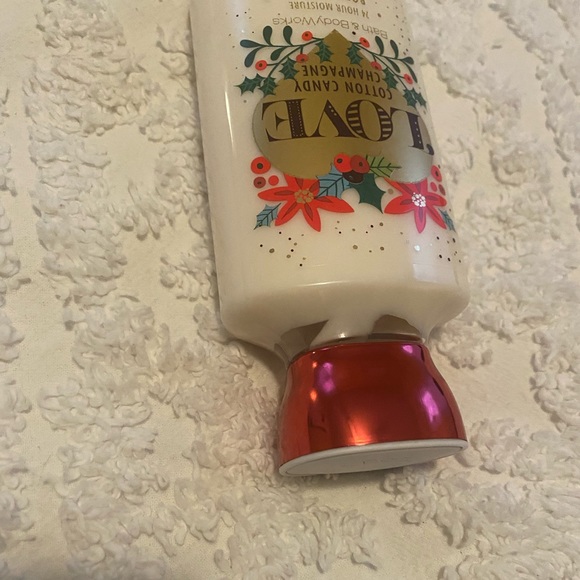 Bathandbodyworks// white barn// Cotton candy champagne// - Picture 2 of 2